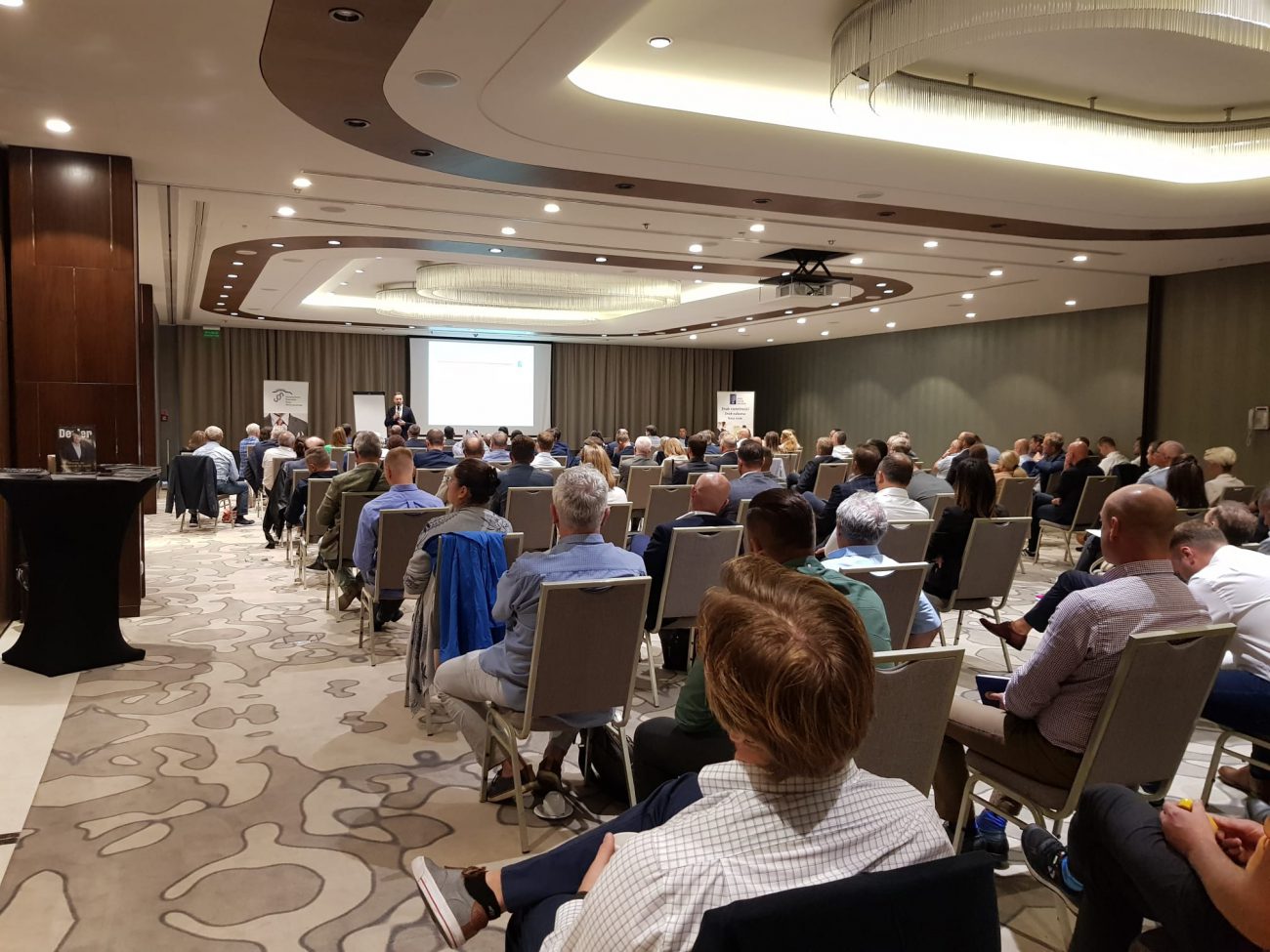 2d7b19f8-b528-45c5-813b-8e9fd35c739e