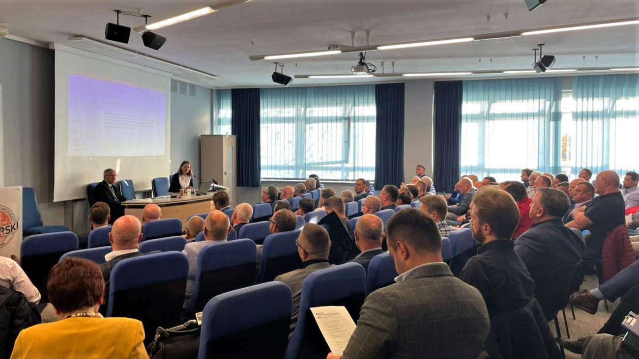 e36643fe-fe70-4878-8d9a-f6f136d2776e